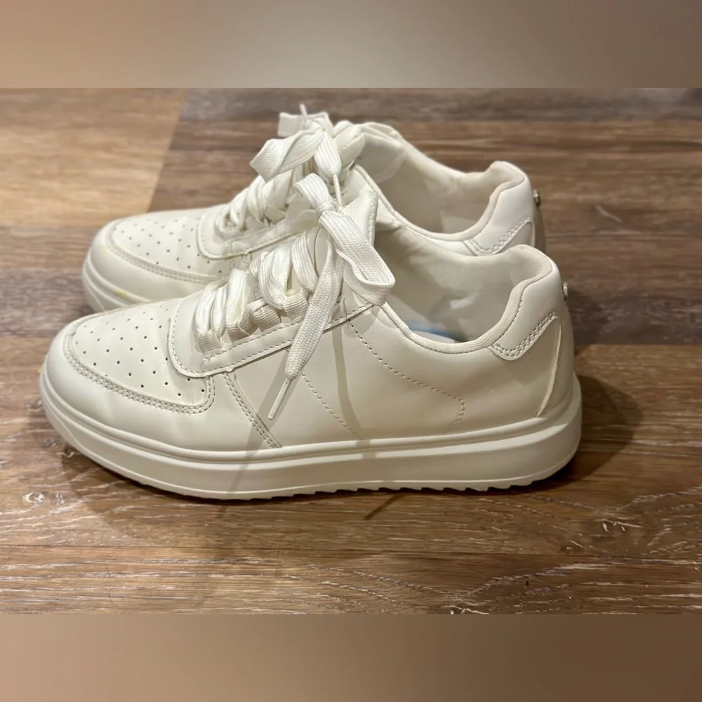 EUC Madden Girl Jesi Sneaker - Size 6.5 - Picture 7 of 12